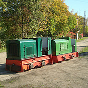 Lok 1 (Type unbekannt; rechts) mit Lok 2 "Wilhelm" (Gmeinder 15/18 PS; links)