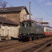 E 0420 mit Buckelspeisewagen um 14:58 Uhr unterwegs in Richtung Münster - 09. März 1990